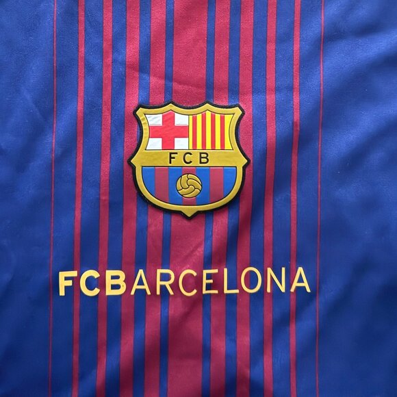FC Barcelona - Official Merch: Active Jersey with Rubber-LIke Crest (Size XL) - Picture 3 of 5